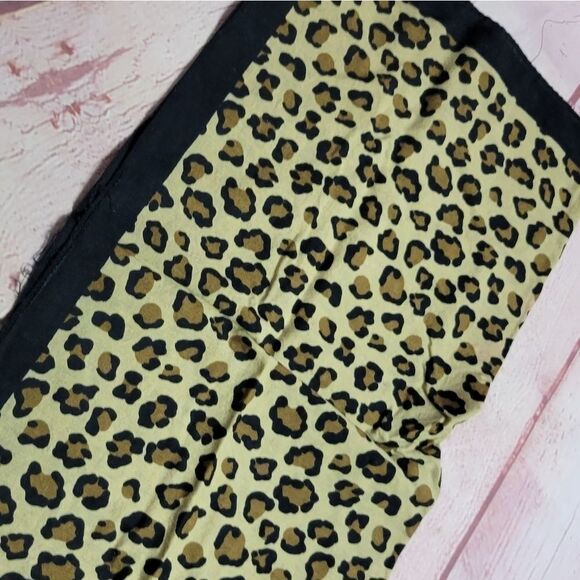 Leopard Scarf 21x21 - Picture 2 of 2